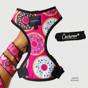 Arnés con correa para mascotas estampado Donas Fucsia_1